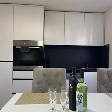 Neue Stilvolle In Apartman *